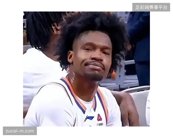 古德温关键时刻展现巨星价值,用一记超远三分彻底摧毁广厦队的防守信心 古德温关键时刻展现巨星价值,用一记超远三分彻底摧毁广厦队的防守信心